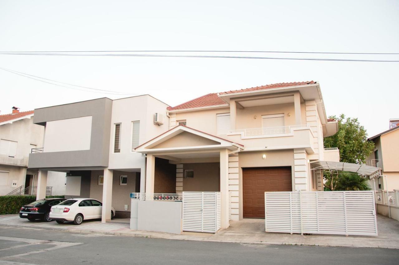 ゲヴゲリヤ Vila Manuelaアパートホテル エクステリア 写真